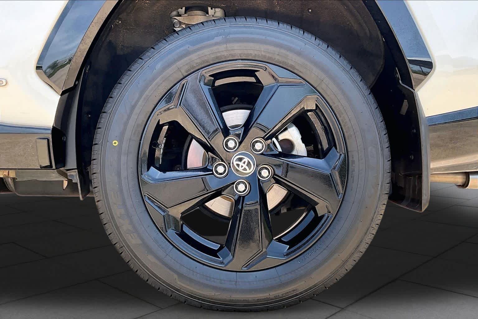 Used 2021 Blizzard Pearl/Midnight Black Metallic Toyota Hybrid XSE image 11