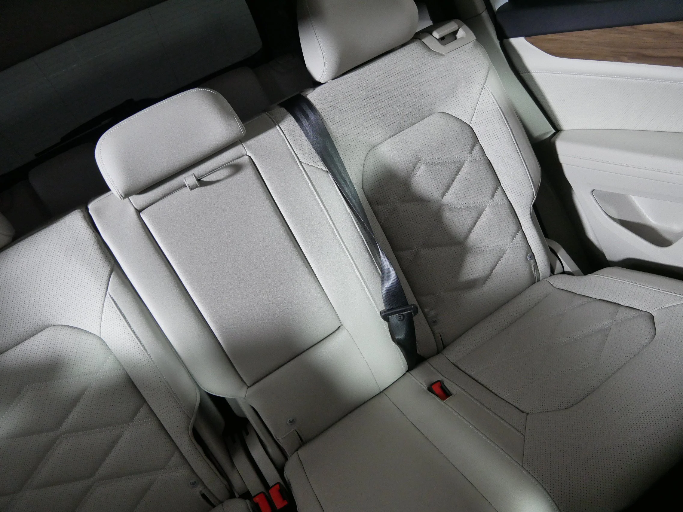 Used 2025 Pure White Volkswagen 2.0T SE image 14