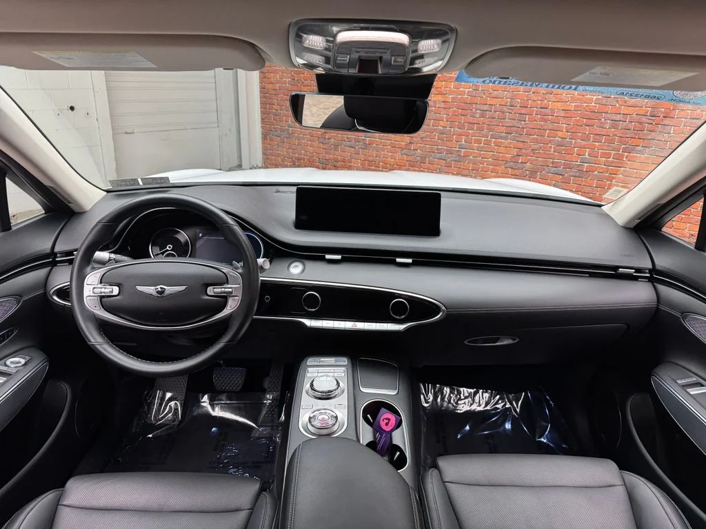 Used 2022 White Genesis 2.5T image 13