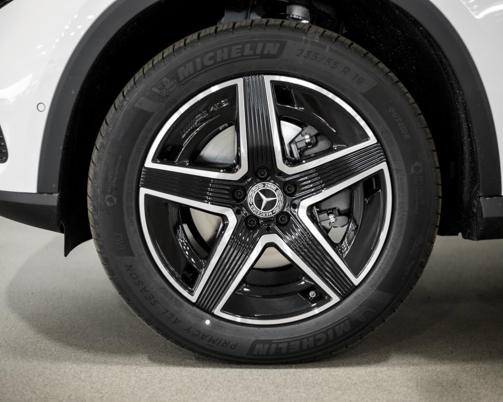 New 2026 Polar White Mercedes-Benz GLC 300 image 4