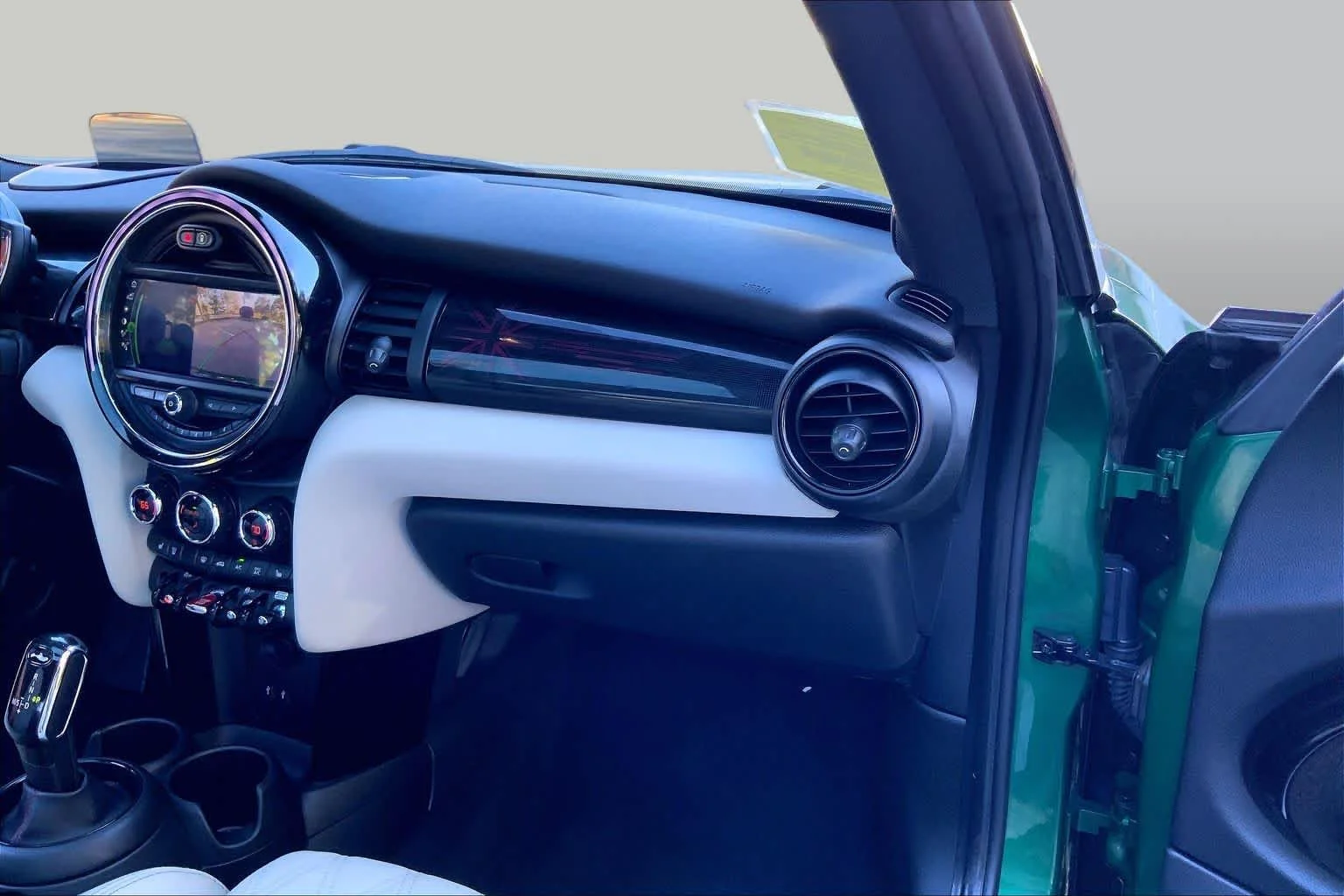Used 2020 British Racing Green IV Metallic MINI Cooper S image 18