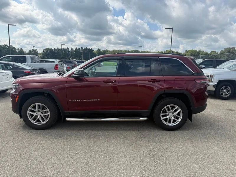 Used 2023 Red Jeep Laredo X image 17