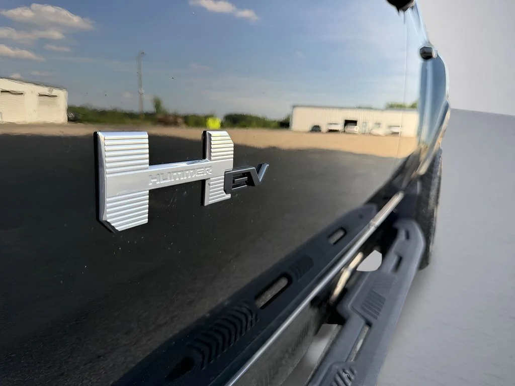 Used 2025 Black GMC 2X image 37