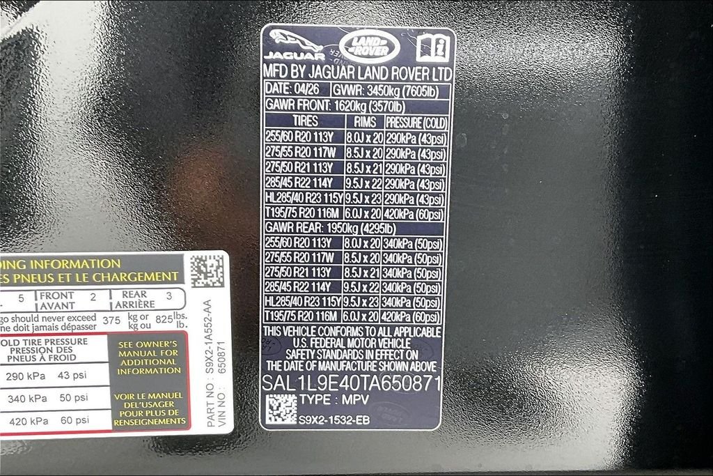 New 2026 SANTORINI BLACK Land Rover Dynamic SE image 8