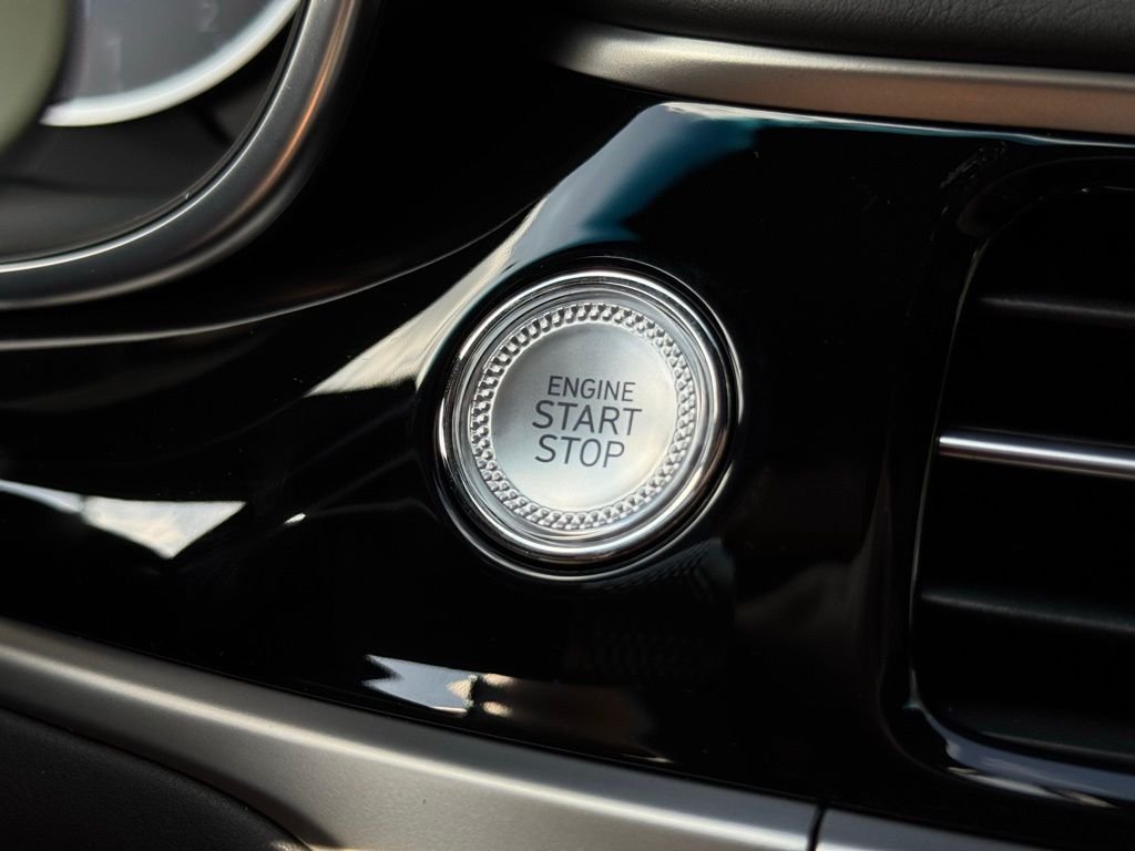 2025 GENESIS G70 Standard - Photo 35