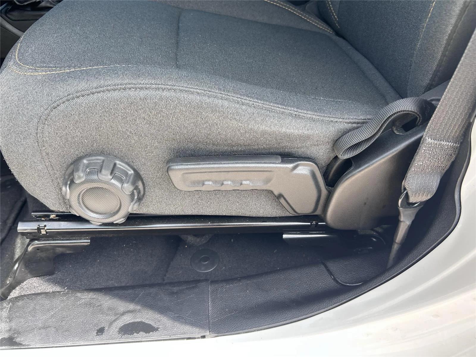 Used 2025 Bright White Clearcoat Jeep Sahara image 27