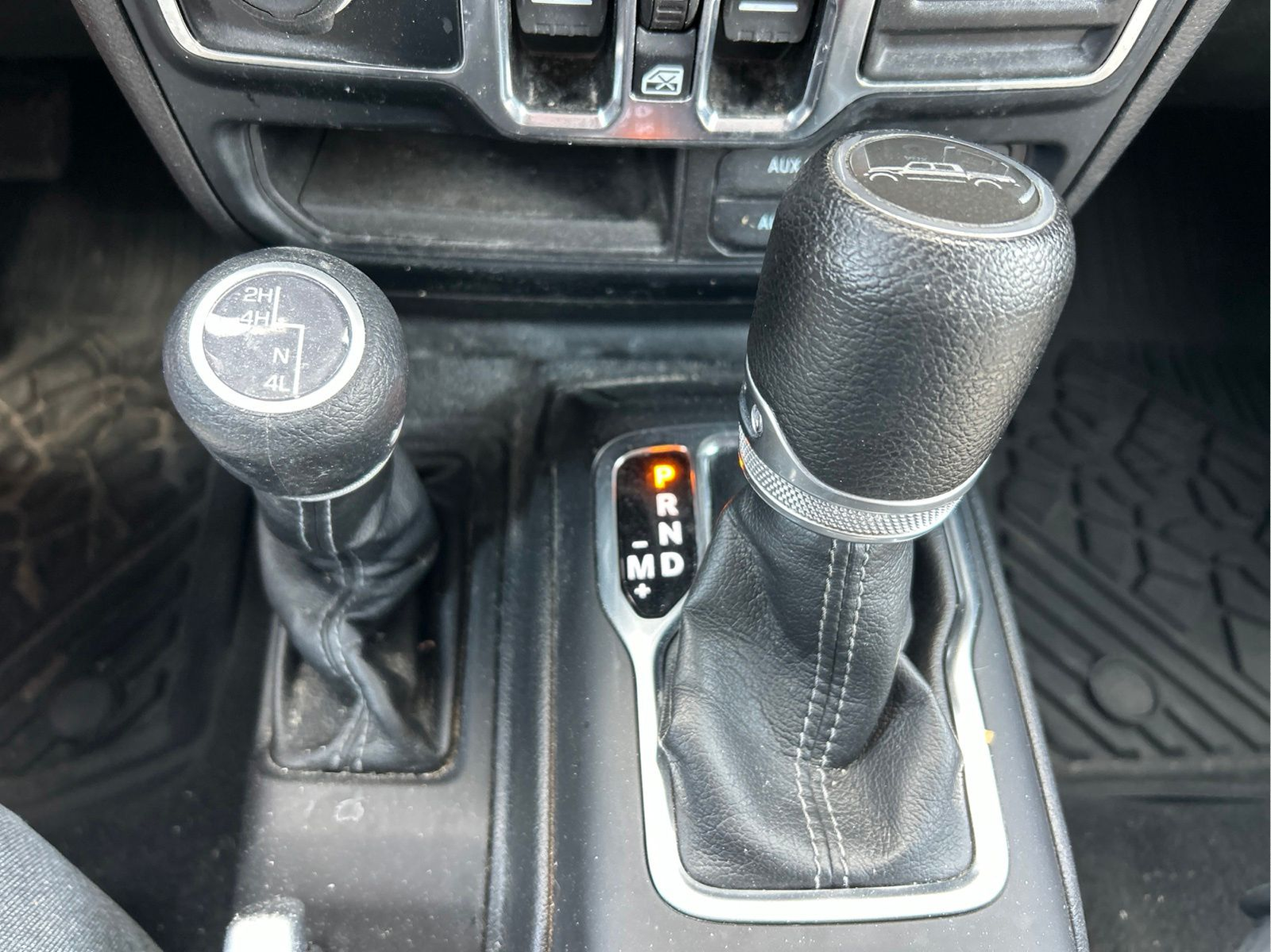 Used 2024 White Jeep Sport S image 18