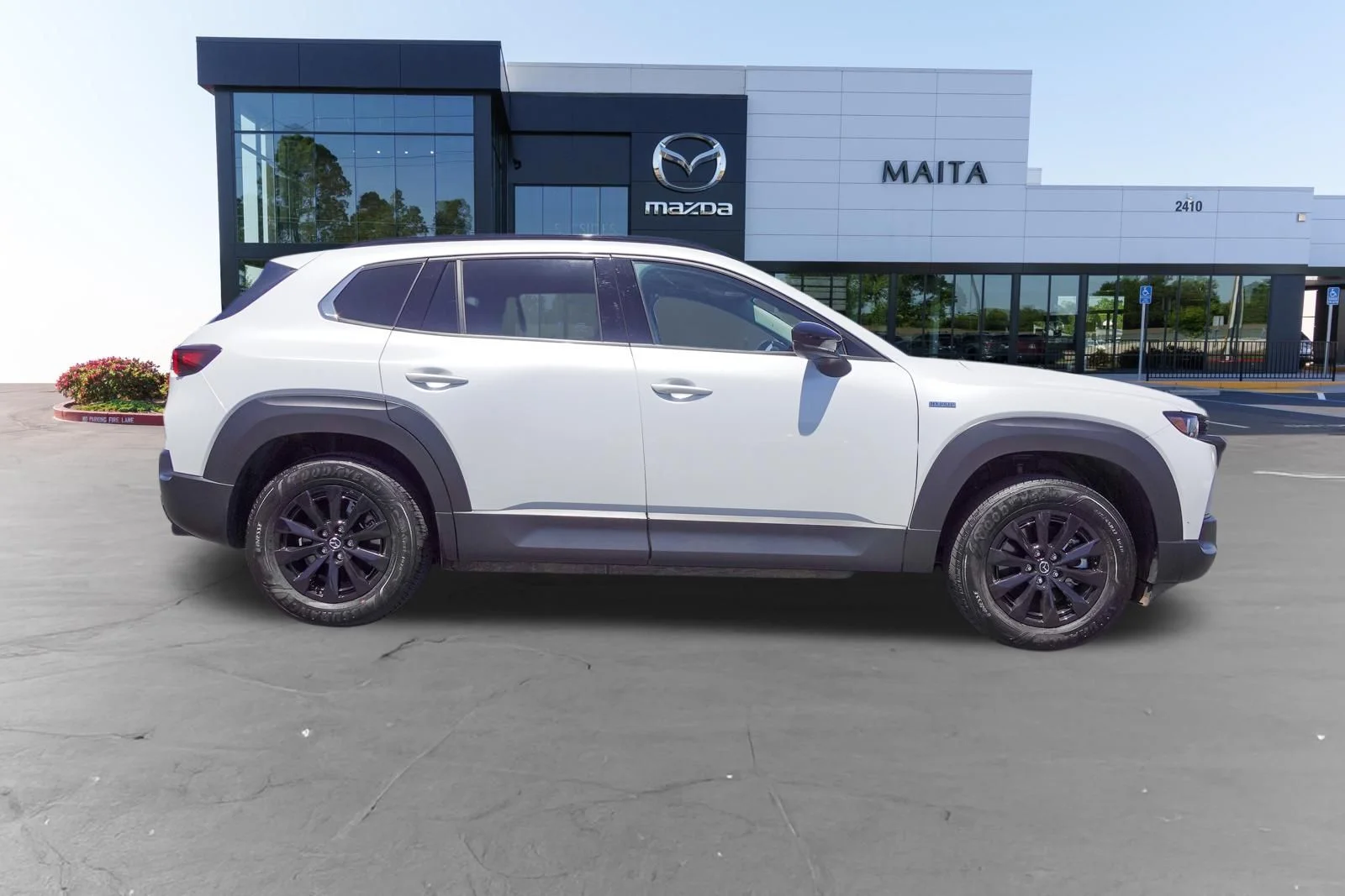 Certified Used 2025 Wind Chill Pearl Mazda Premium image 2