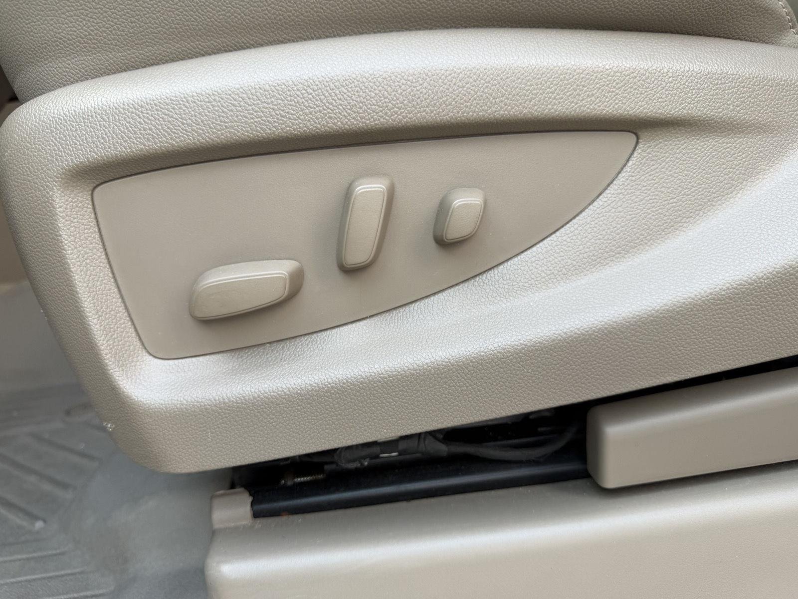 Used 2020 Iridescent Pearl Tricoat Chevrolet LT image 7