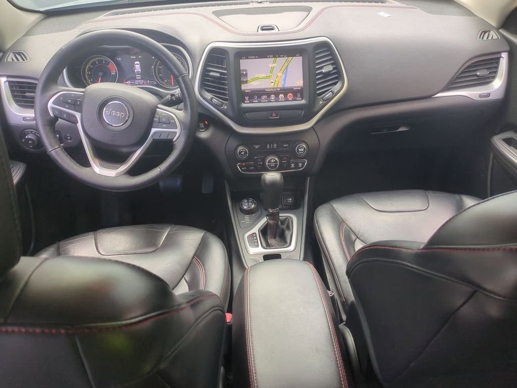 Used 2016 White Jeep Trailhawk image 24
