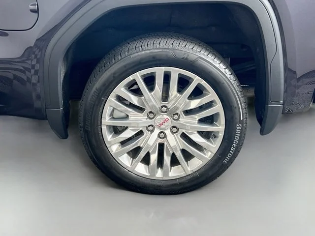 Used 2022 Silver GMC Denali image 38
