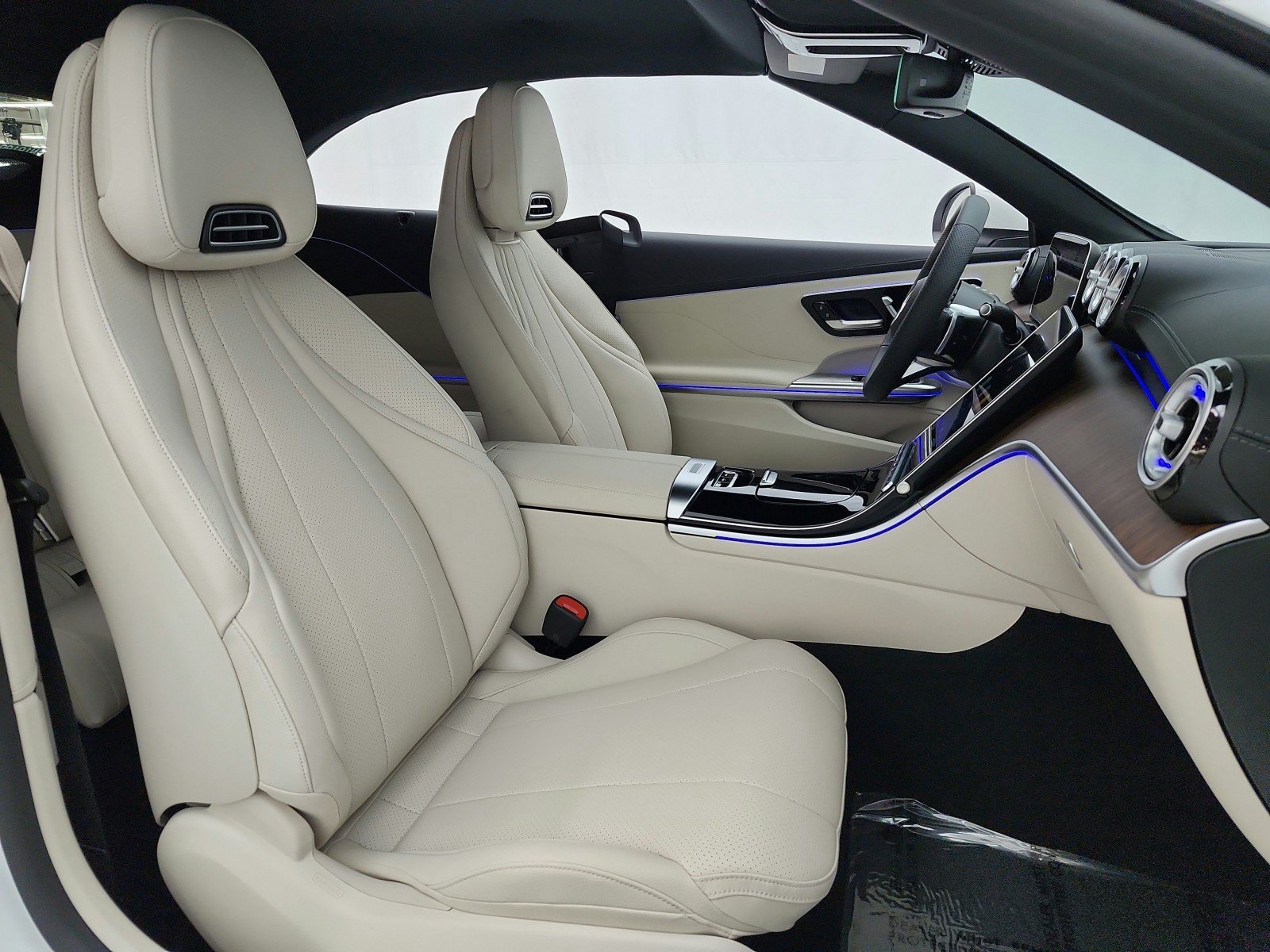 New 2026 MANUFAKTUR Moonlight White Metallic Mercedes-Benz CLE 450 4MATIC® Cabriolet image 28