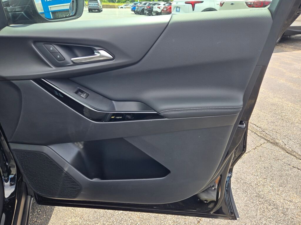 New 2026 Mosaic Black Metallic Chevrolet LT image 5