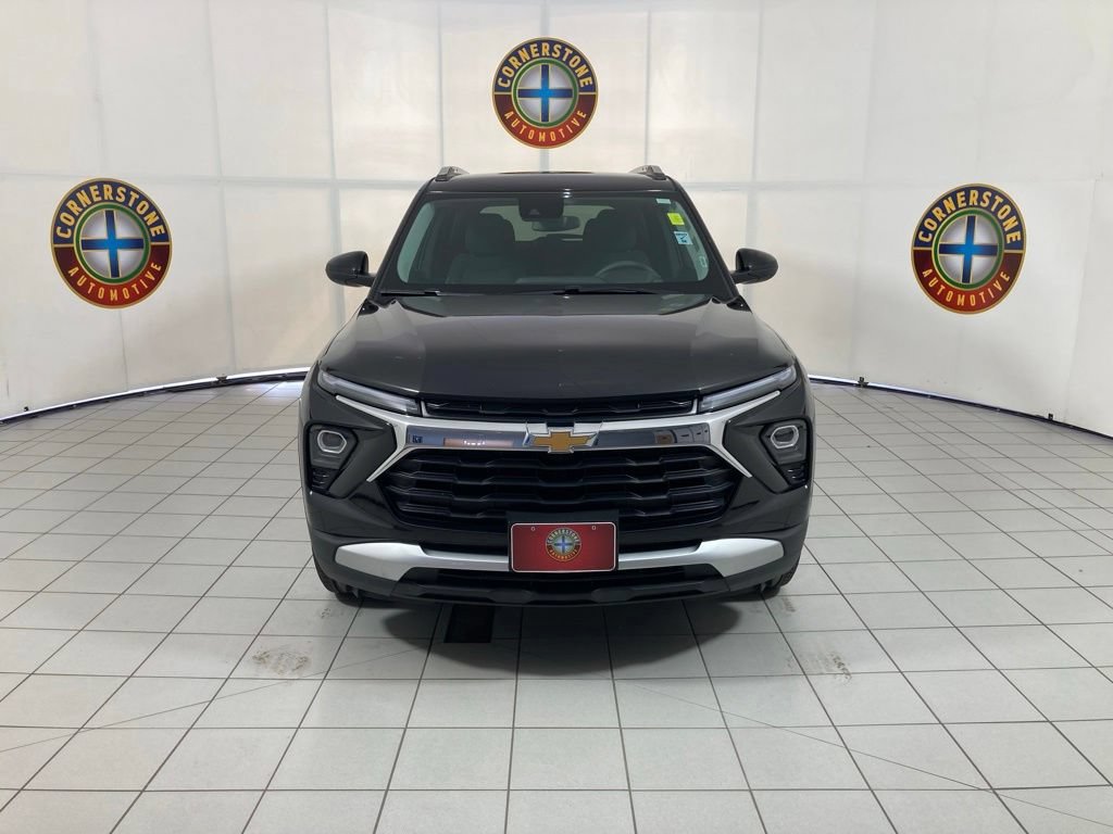 Used 2025 Mosaic Black Metallic Chevrolet LT image 17