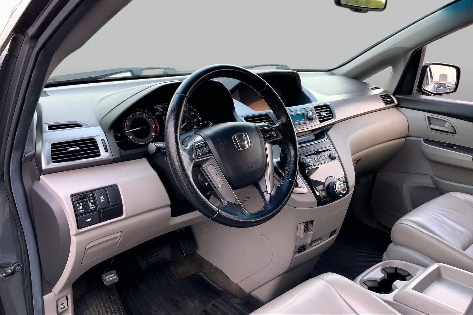 Used 2013 Polished Metal Metallic Honda EX-L image 17