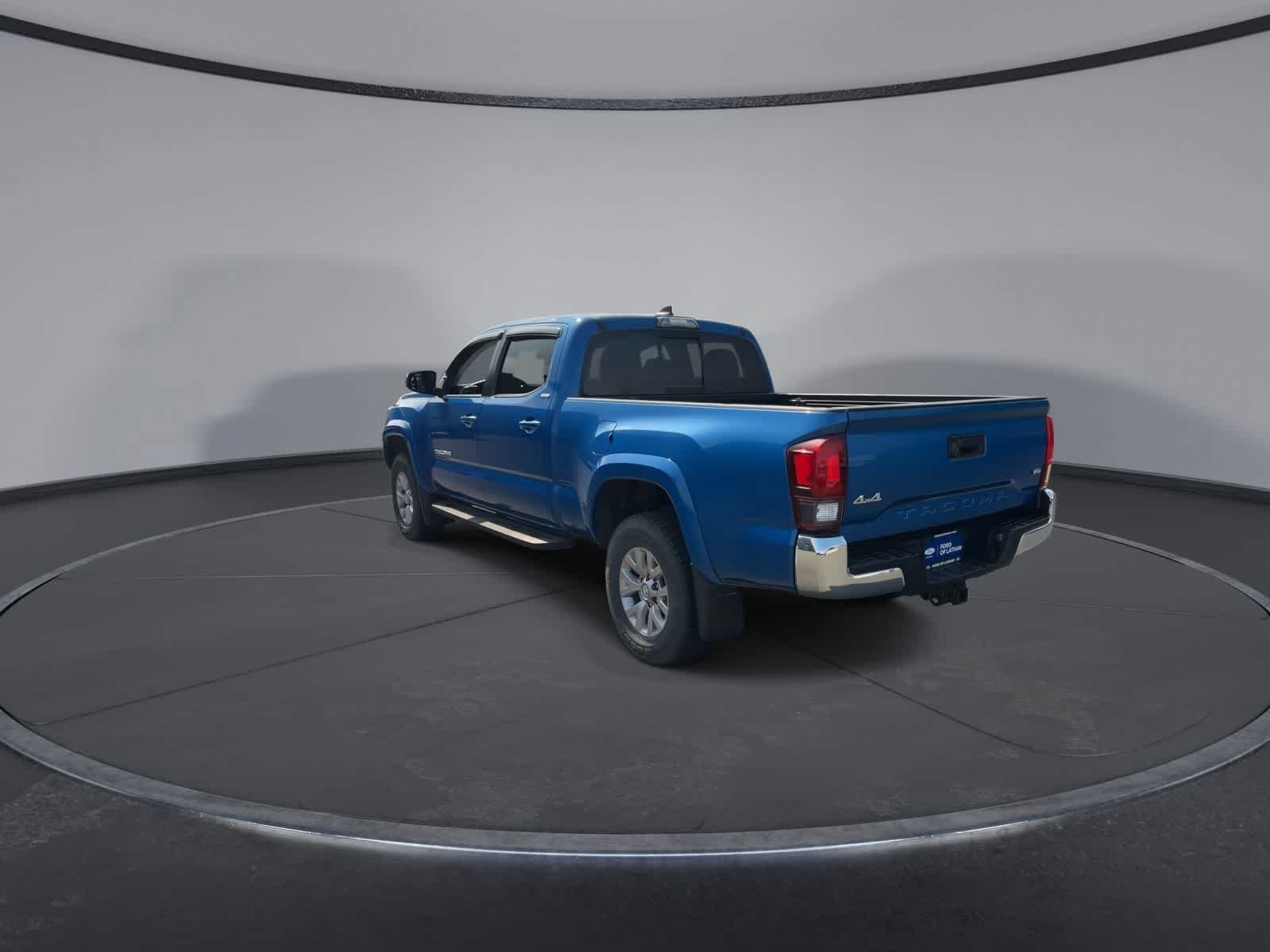 Used 2018 Blazing Blue Pearl Toyota SR5 image 6