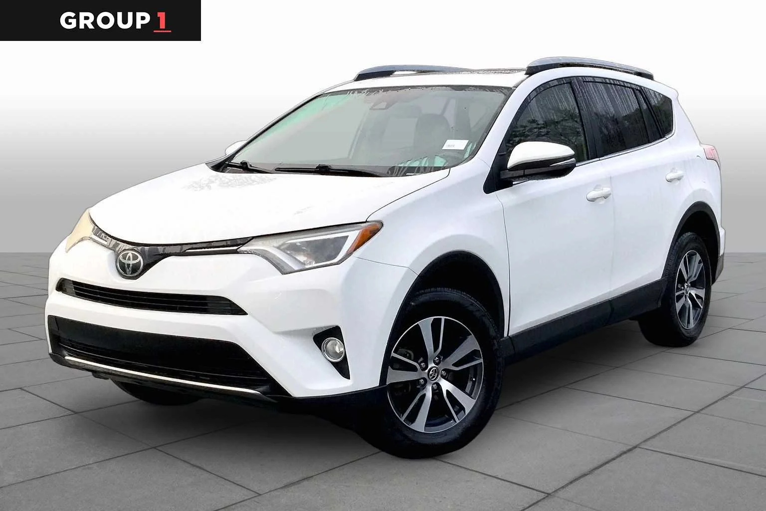 2017 Toyota RAV4 XLE's photo