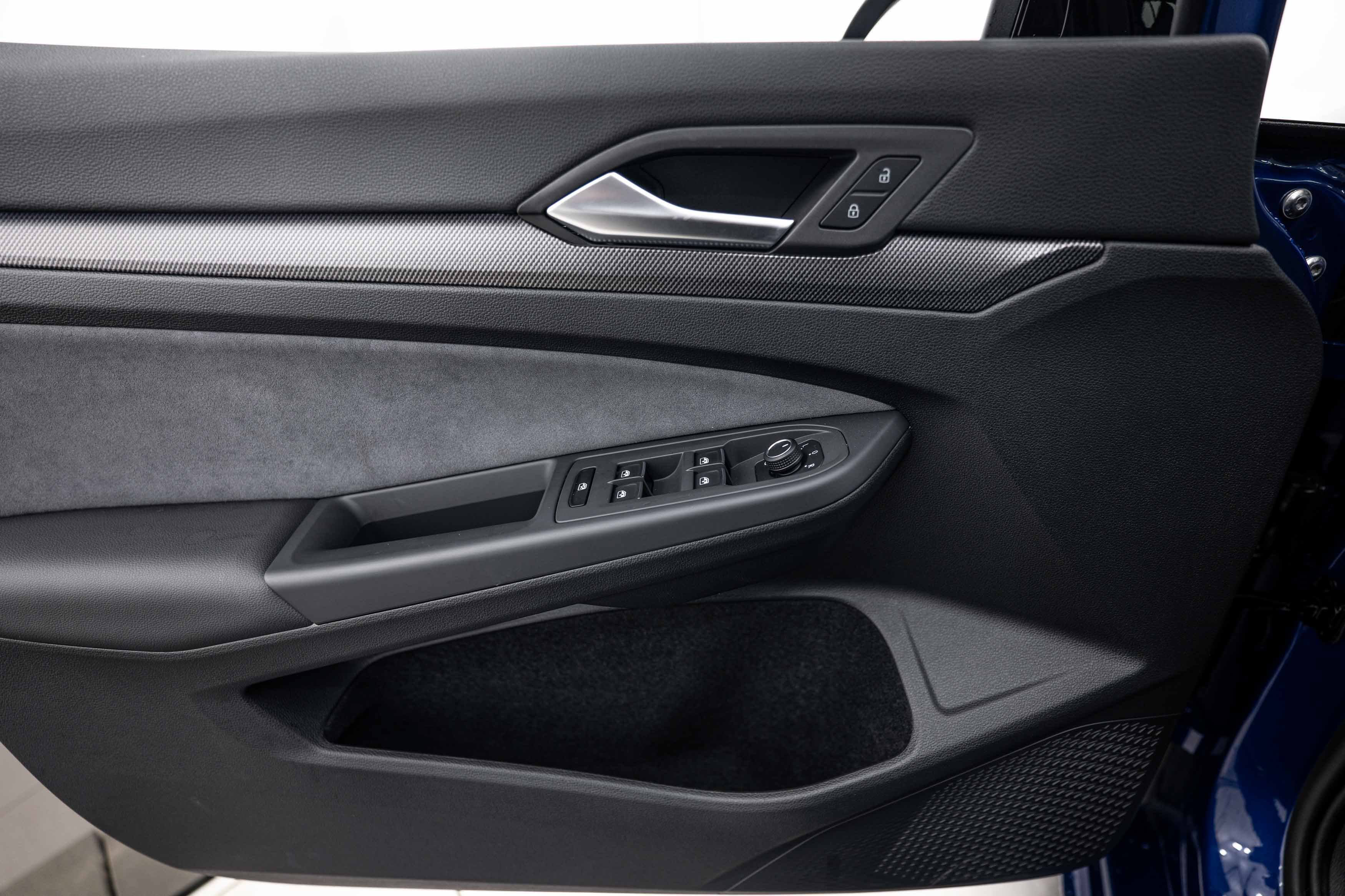 Used 2026 Lapiz Blue Metallic Volkswagen  image 15