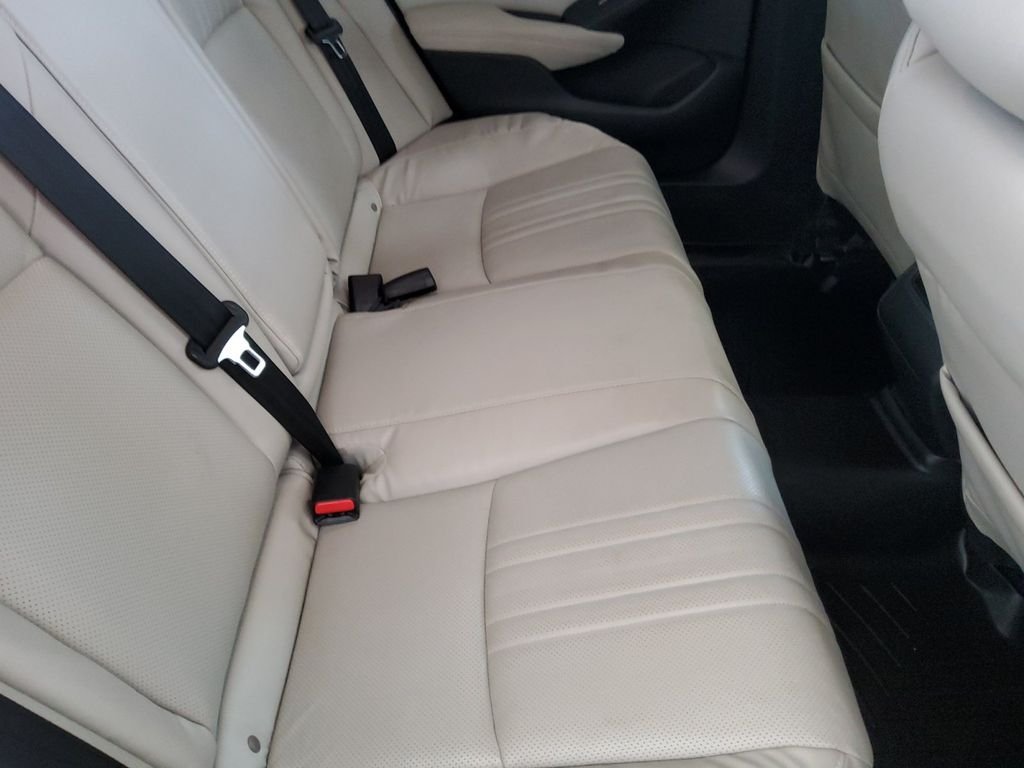 Used 2018  Honda Touring image 17