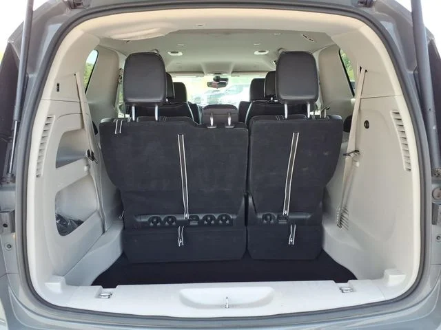 Used 2023 White Chrysler Touring L image 10