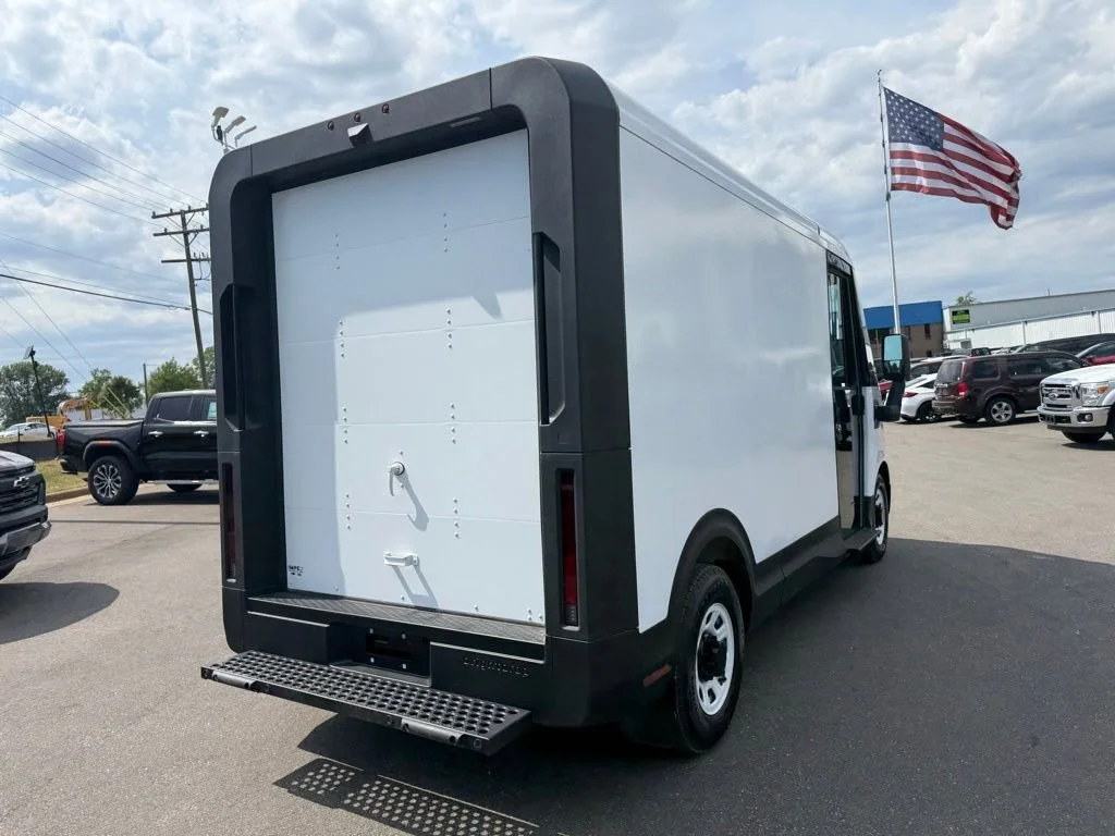 Used 2024 Oyster White BrightDrop EJY image 5