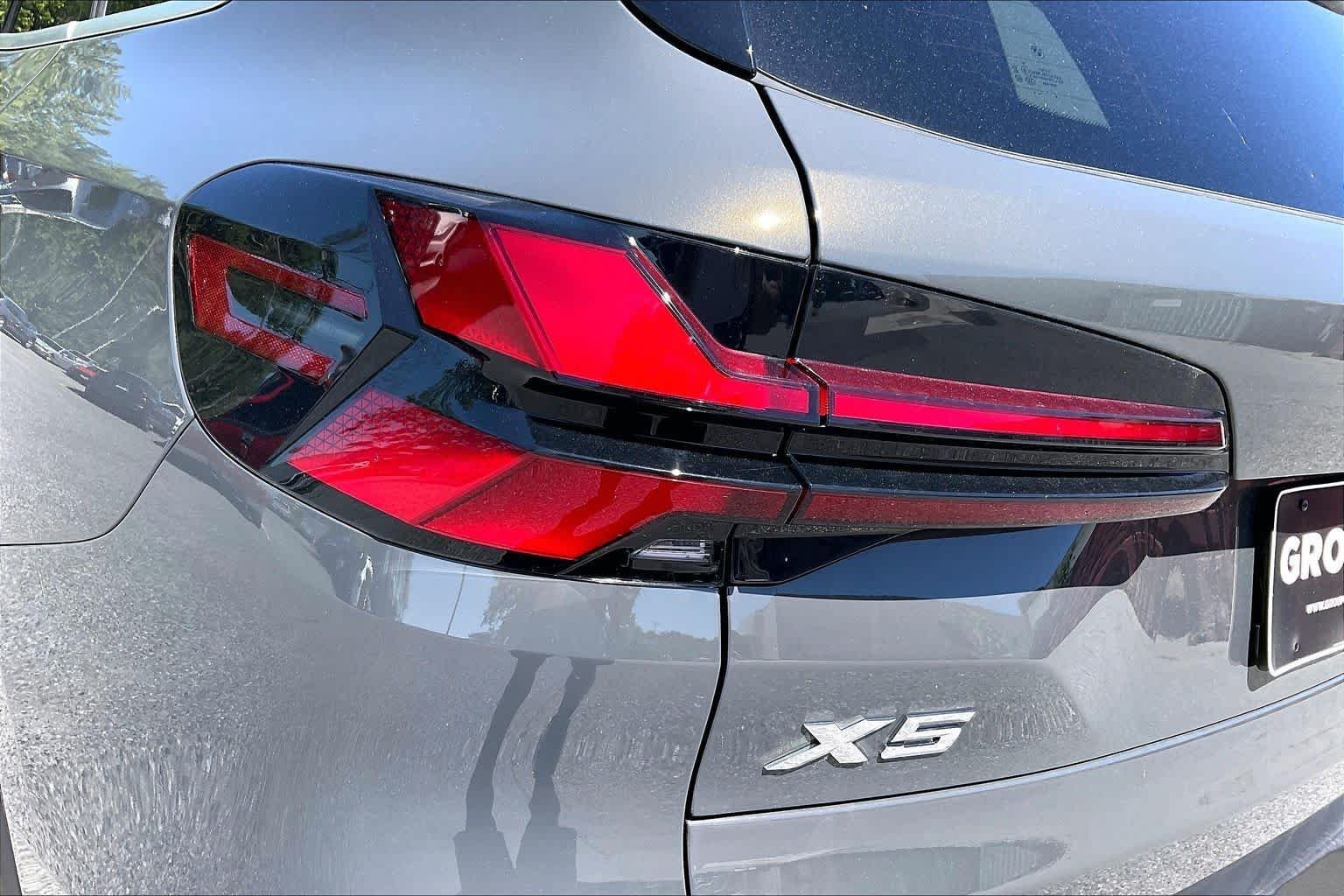 New 2026 Dravit Grey Metallic BMW xDrive40i image 14