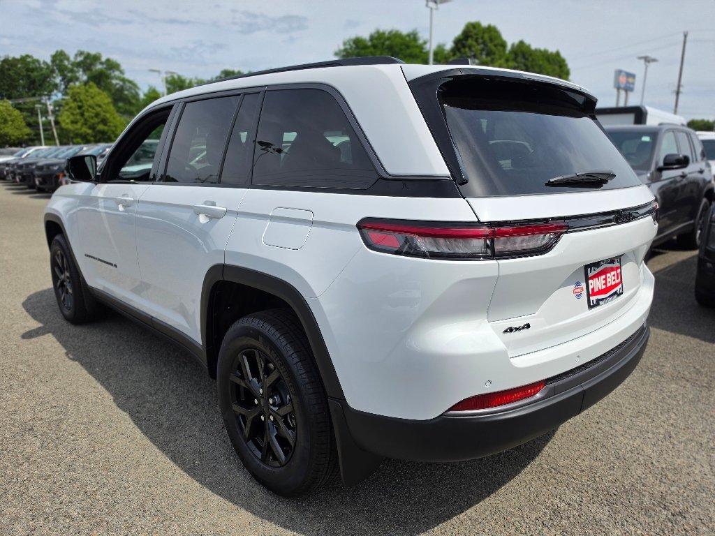 New 2026 Bright White Clear-Coat Exterior Paint Jeep Altitude image 9