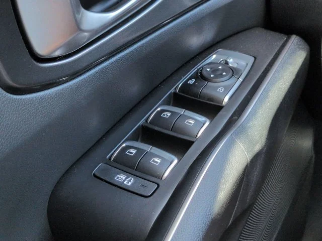 New 2025 Glacial White Pearl Kia S image 24