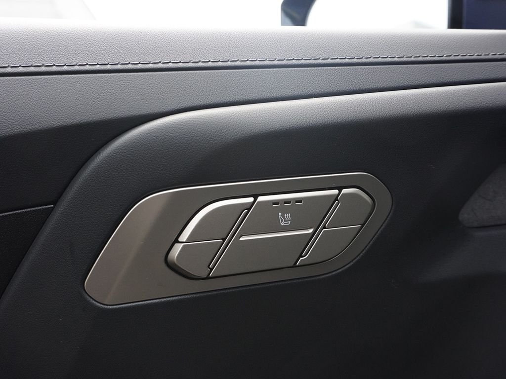 Used 2027 Black Kia S image 47