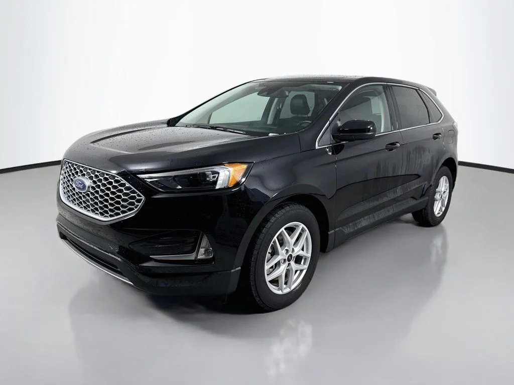 Used 2023 Agate Black Metallic Ford SEL image 7