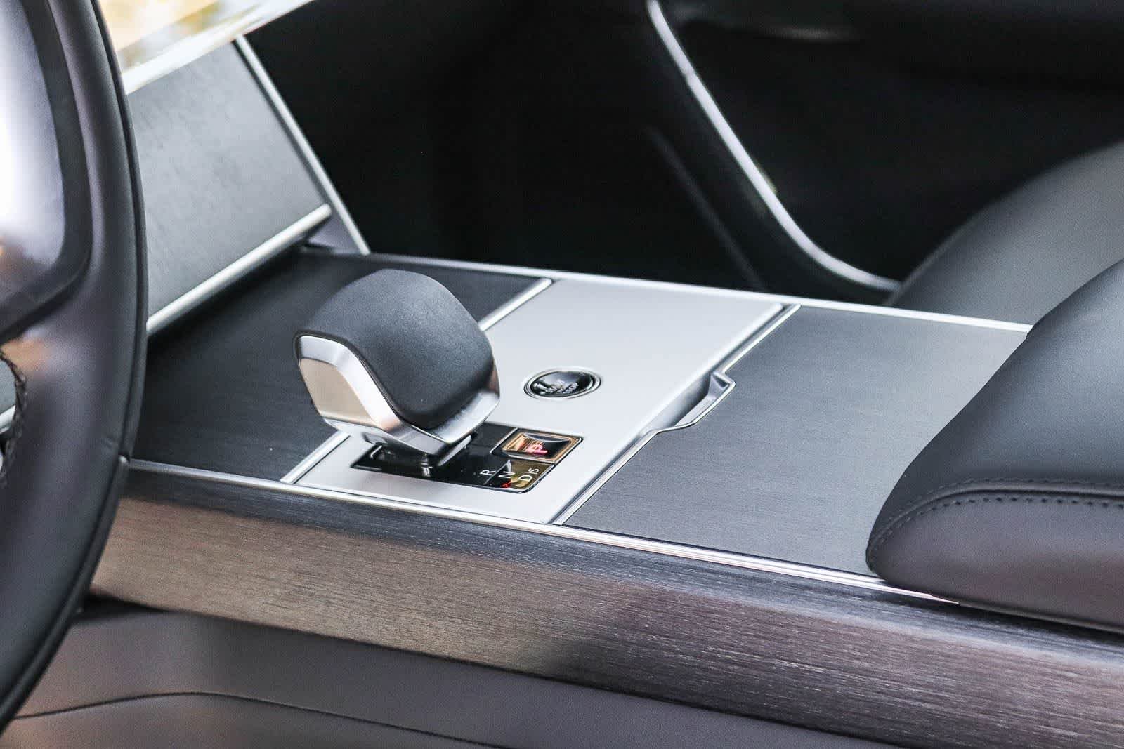 New 2026 Santorini Black Land Rover SE image 19