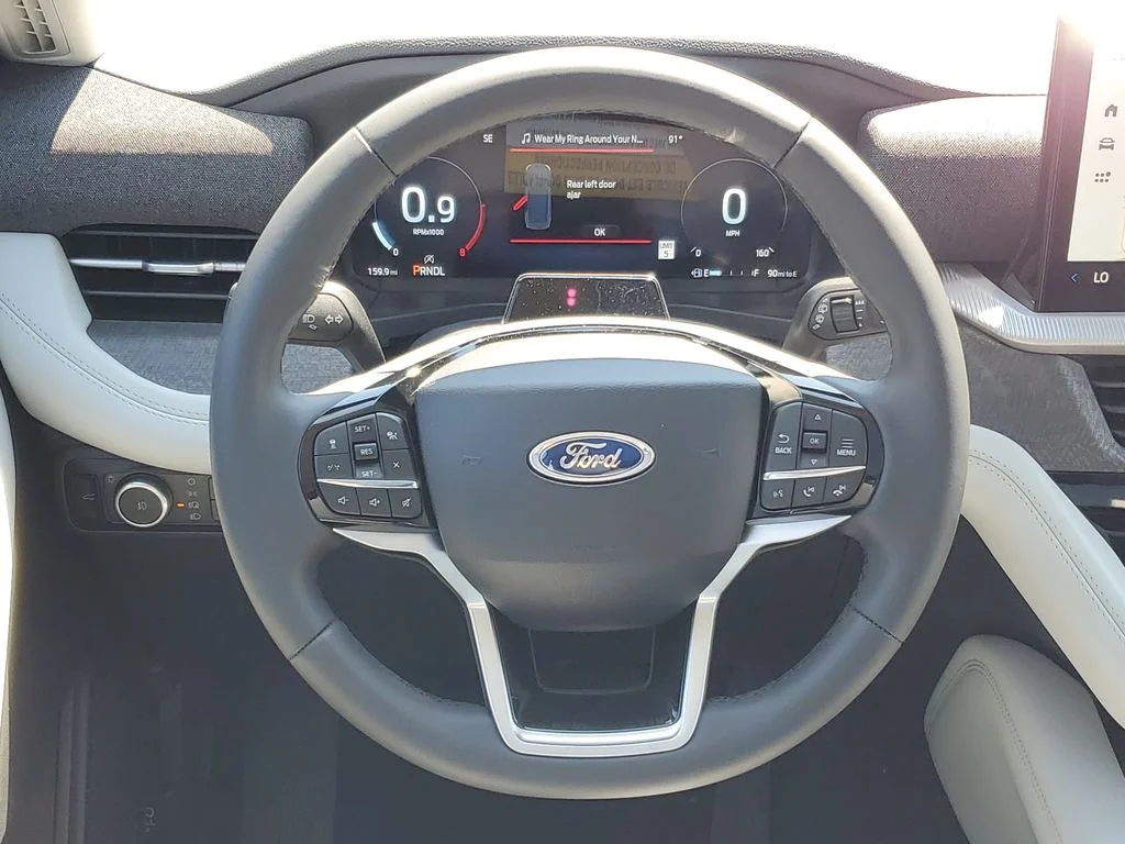 New 2026 Space White Metallic Ford Platinum™ image 23