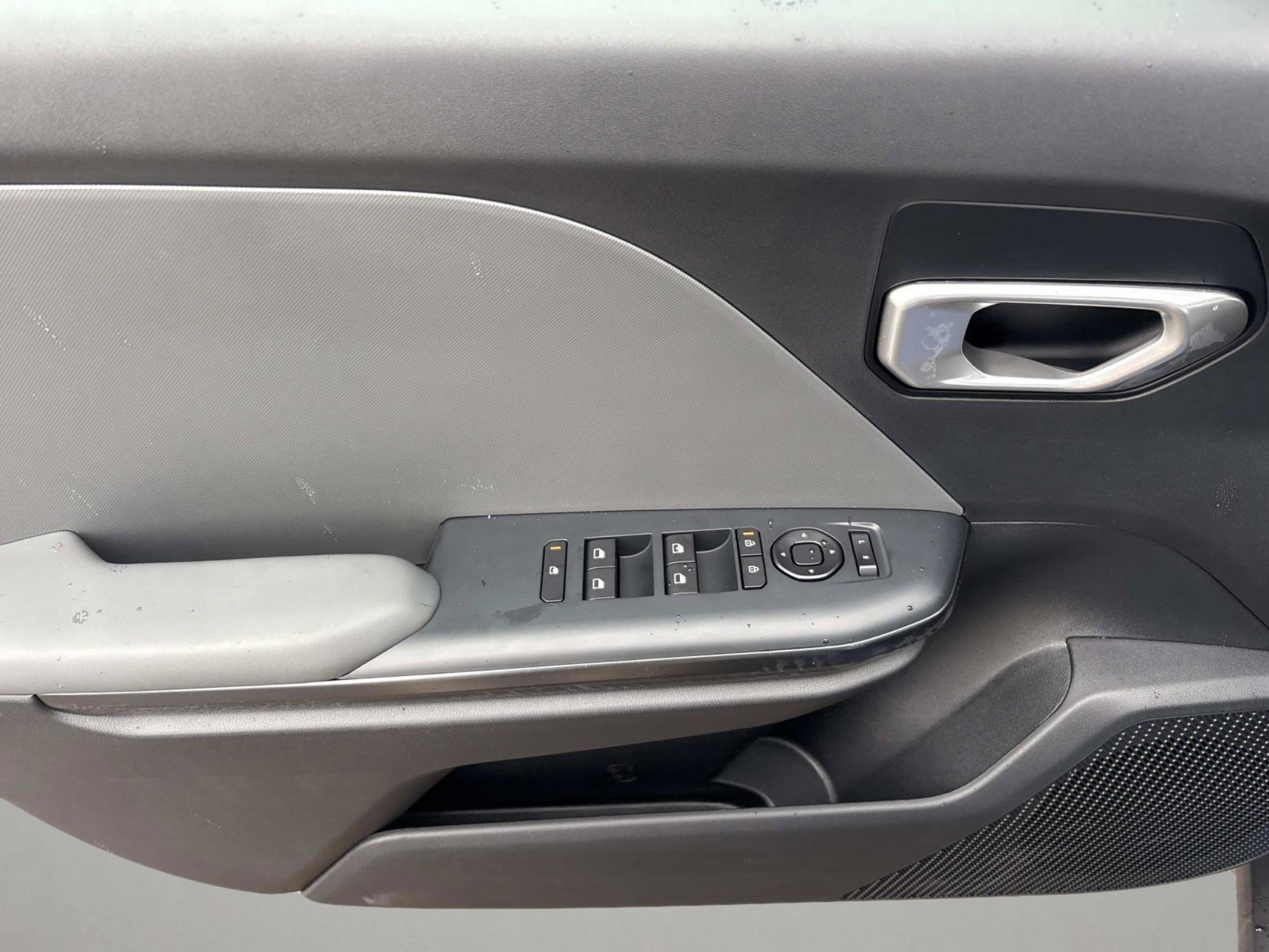 New 2025 Deep Sea Blue Kia LXS image 18
