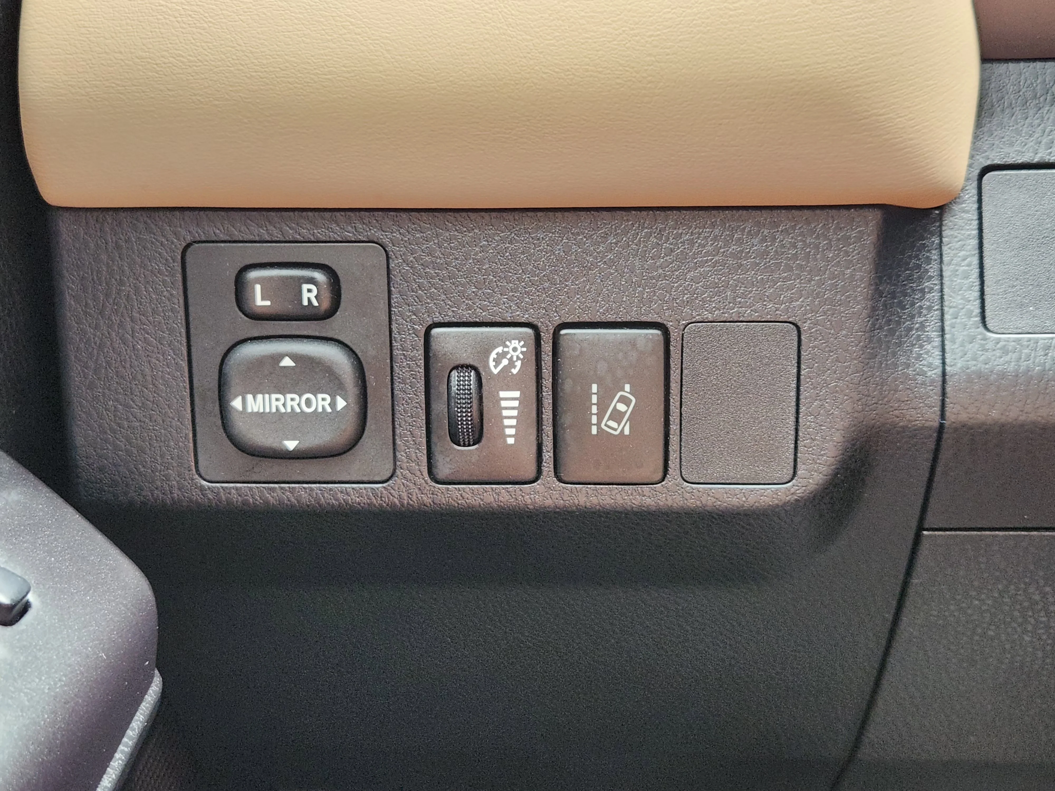 Used 2017  Toyota XLE image 21