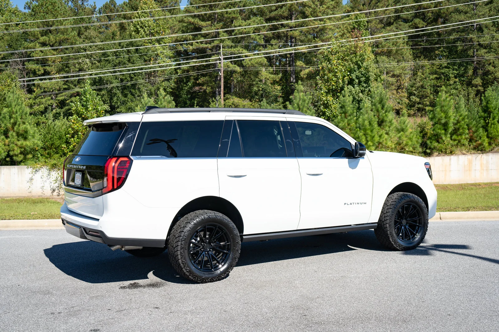 Used 2027 White Ford Platinum image 19