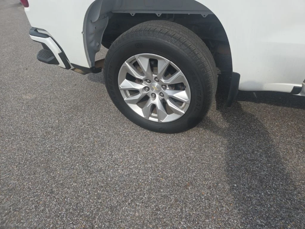 Used 2022 White Chevrolet Custom image 17
