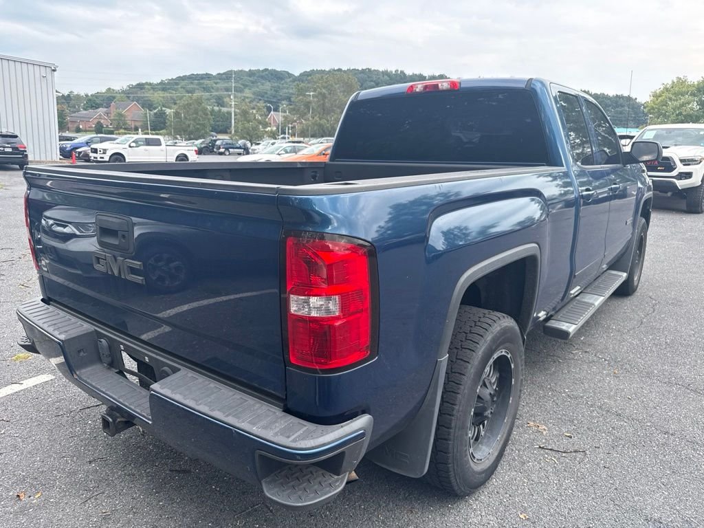 Used 2017  GMC Base image 4