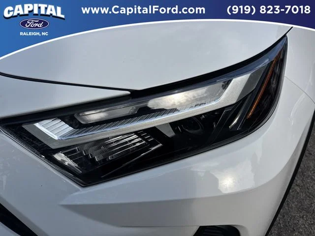 Used 2025 White Toyota LE image 11