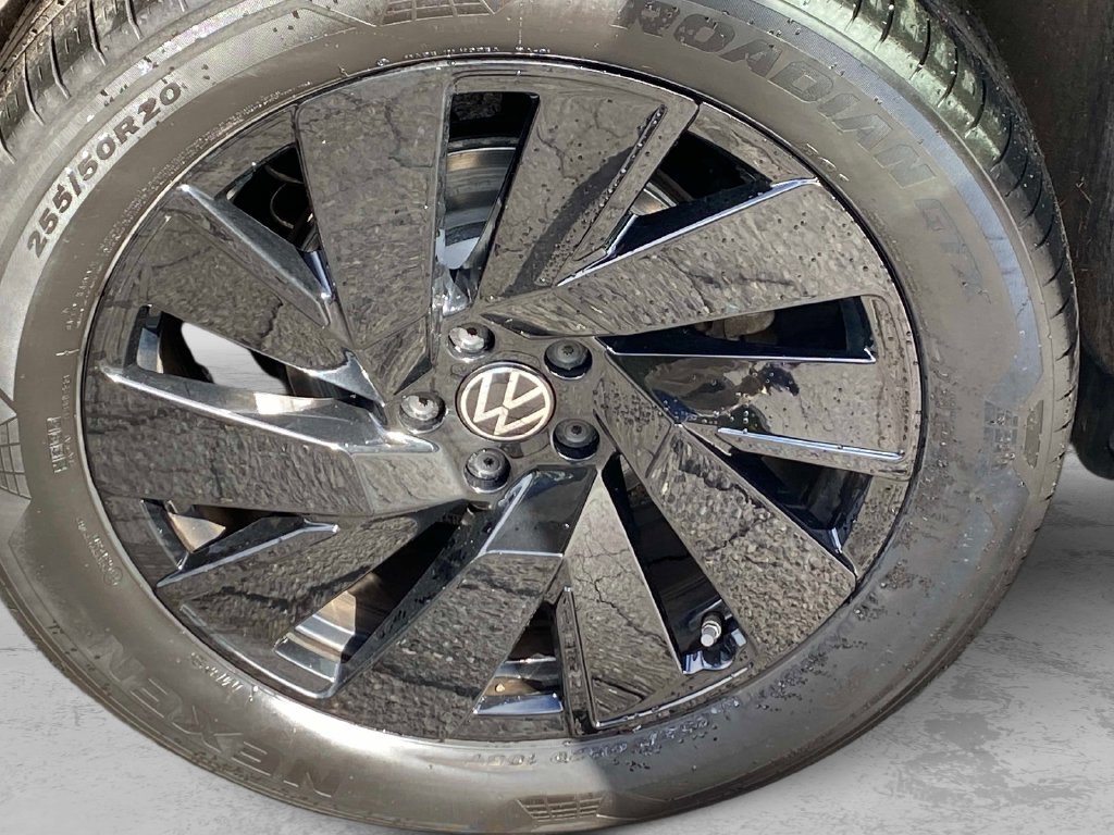 Used 2024 Black Volkswagen 2.0T SE w/Technology image 28