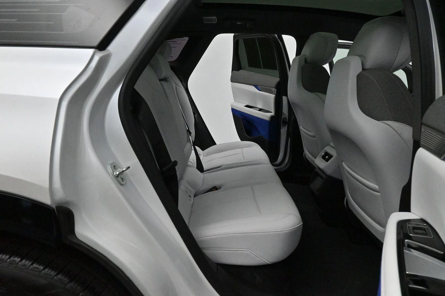 Used 2025 Crystal White Tricoat Cadillac Sport 1 image 34