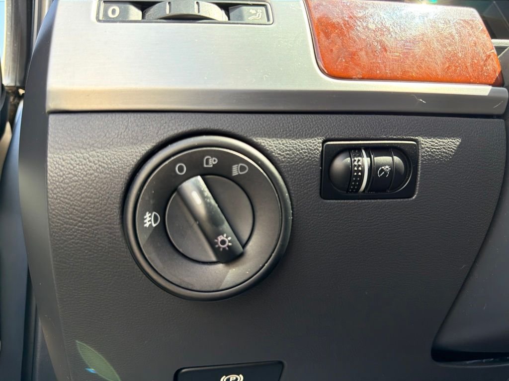 Used 2006 Silver Volkswagen V10 TDI image 27