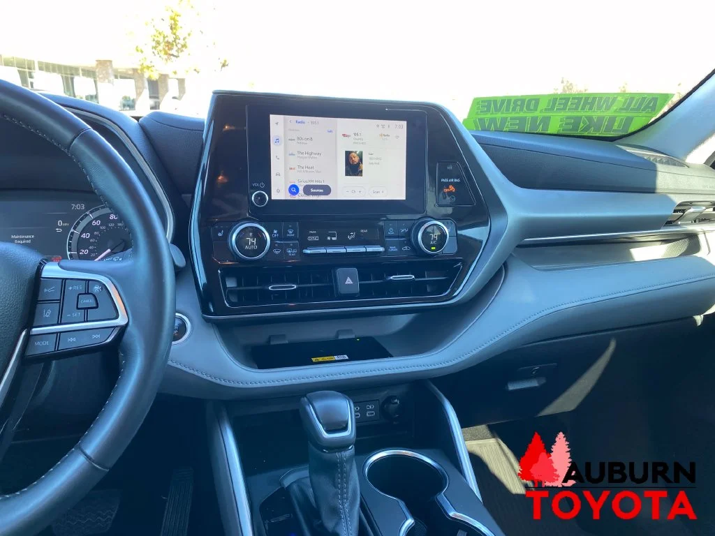 Used 2024 Wind Chill Pearl Toyota XLE image 16