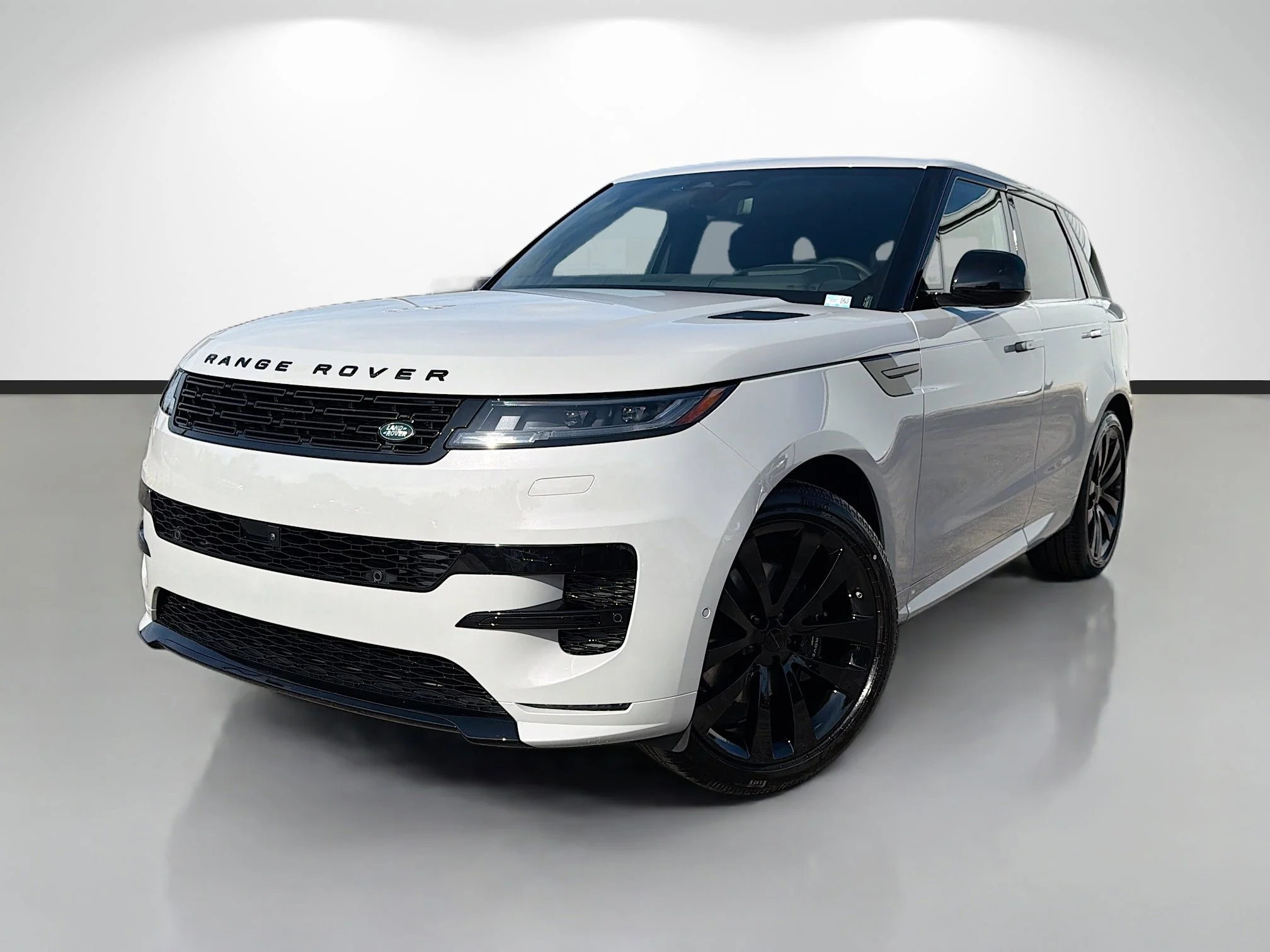 New 2026 Borasco Grey Metallic Land Rover Dynamic SE image 1