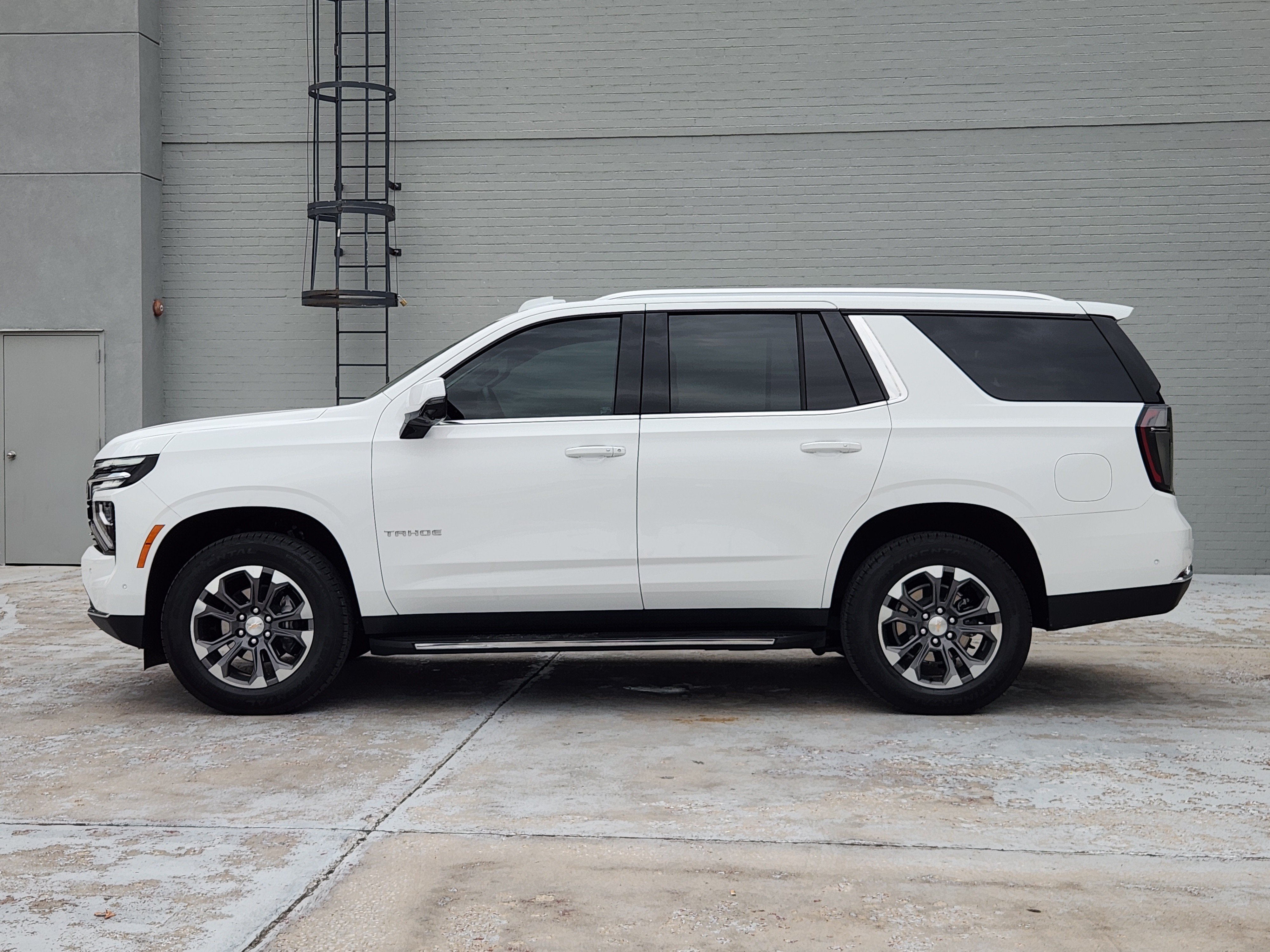 Used 2025 Summit White Chevrolet LT image 5