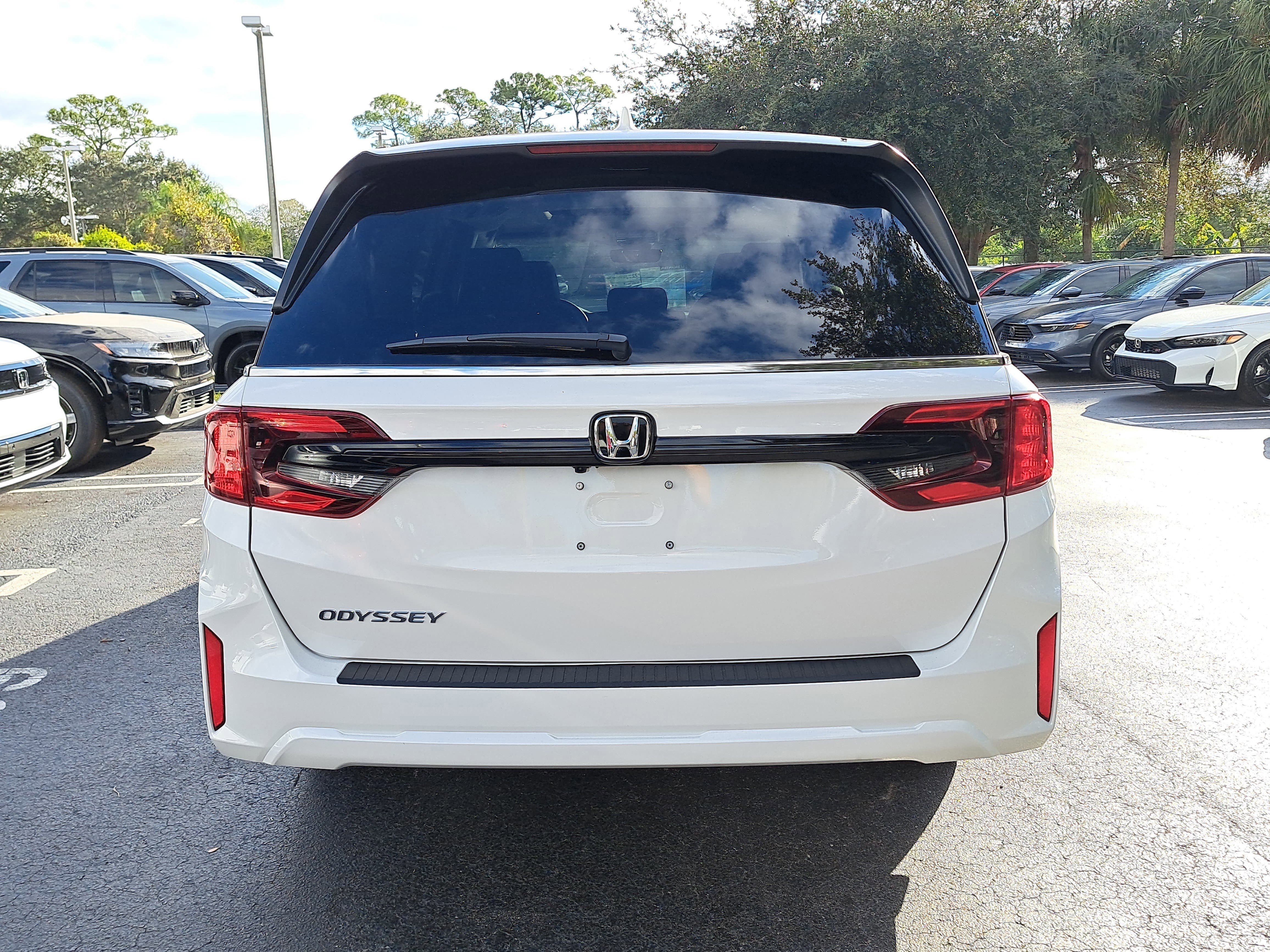 New 2026 Platinum White Pearl Honda EX-L image 5