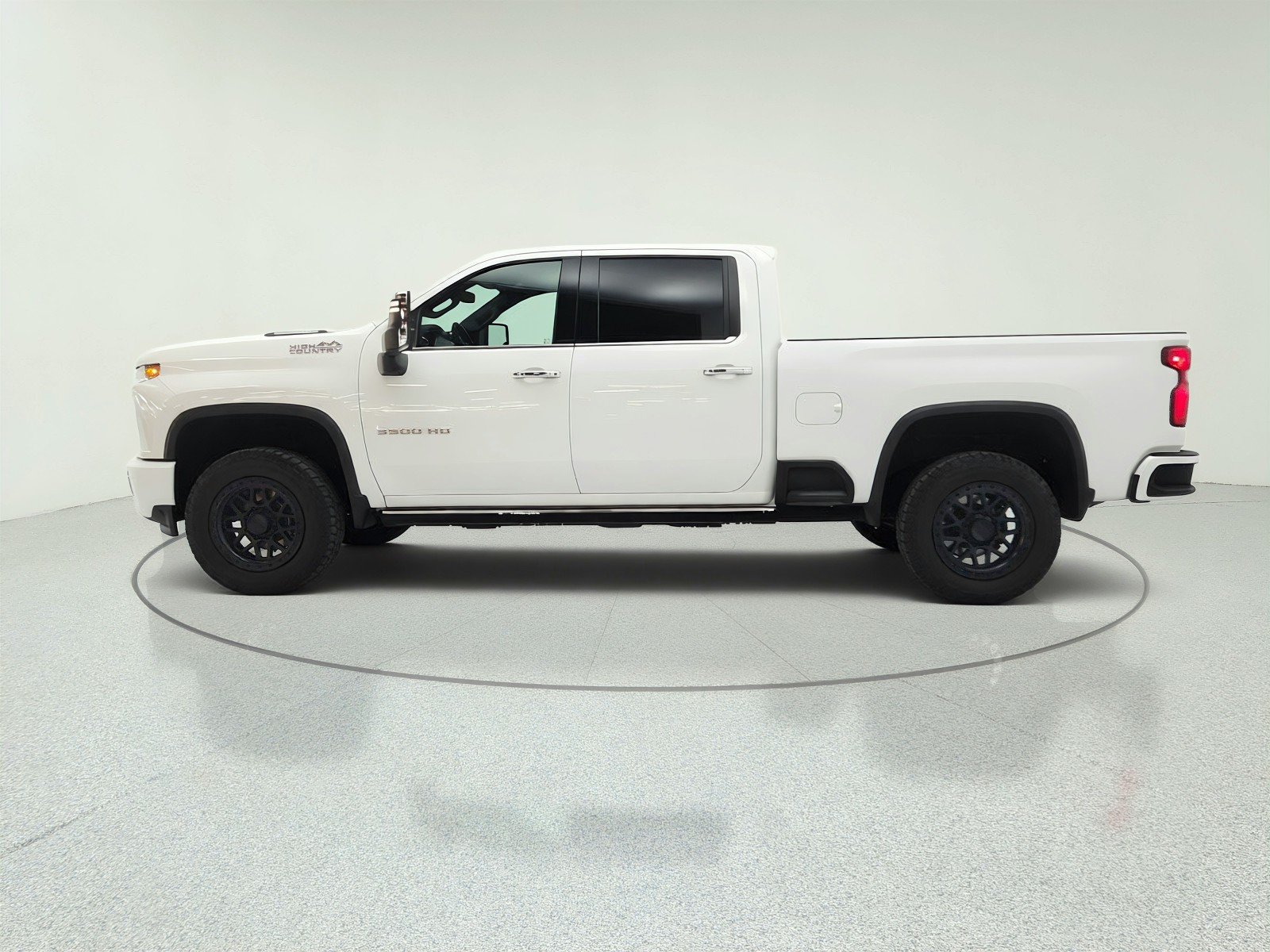 Used 2022 Summit White Chevrolet High Country image 8