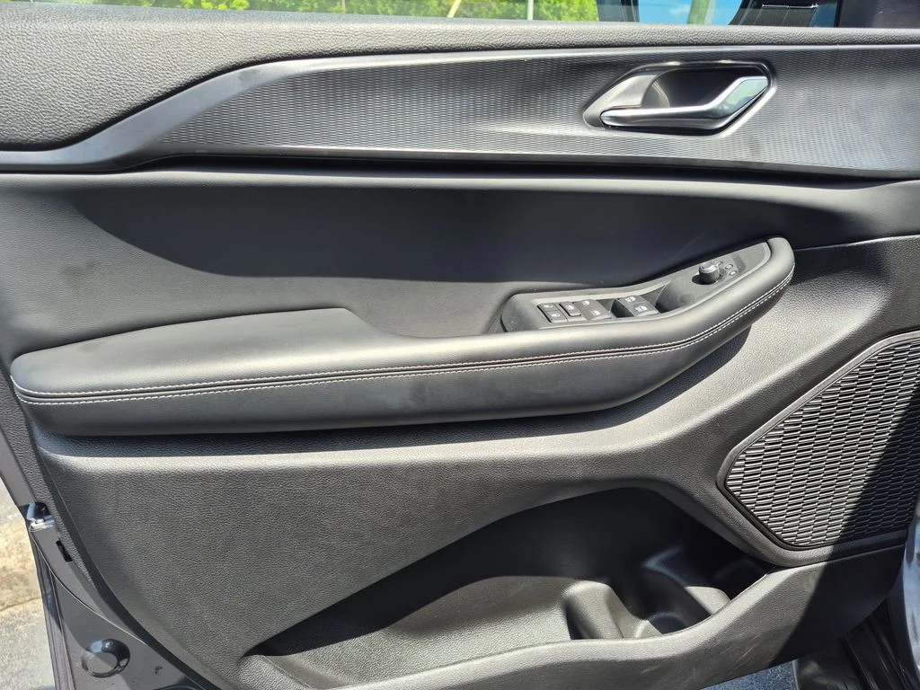 Used 2025 Gray Jeep Altitude X image 21