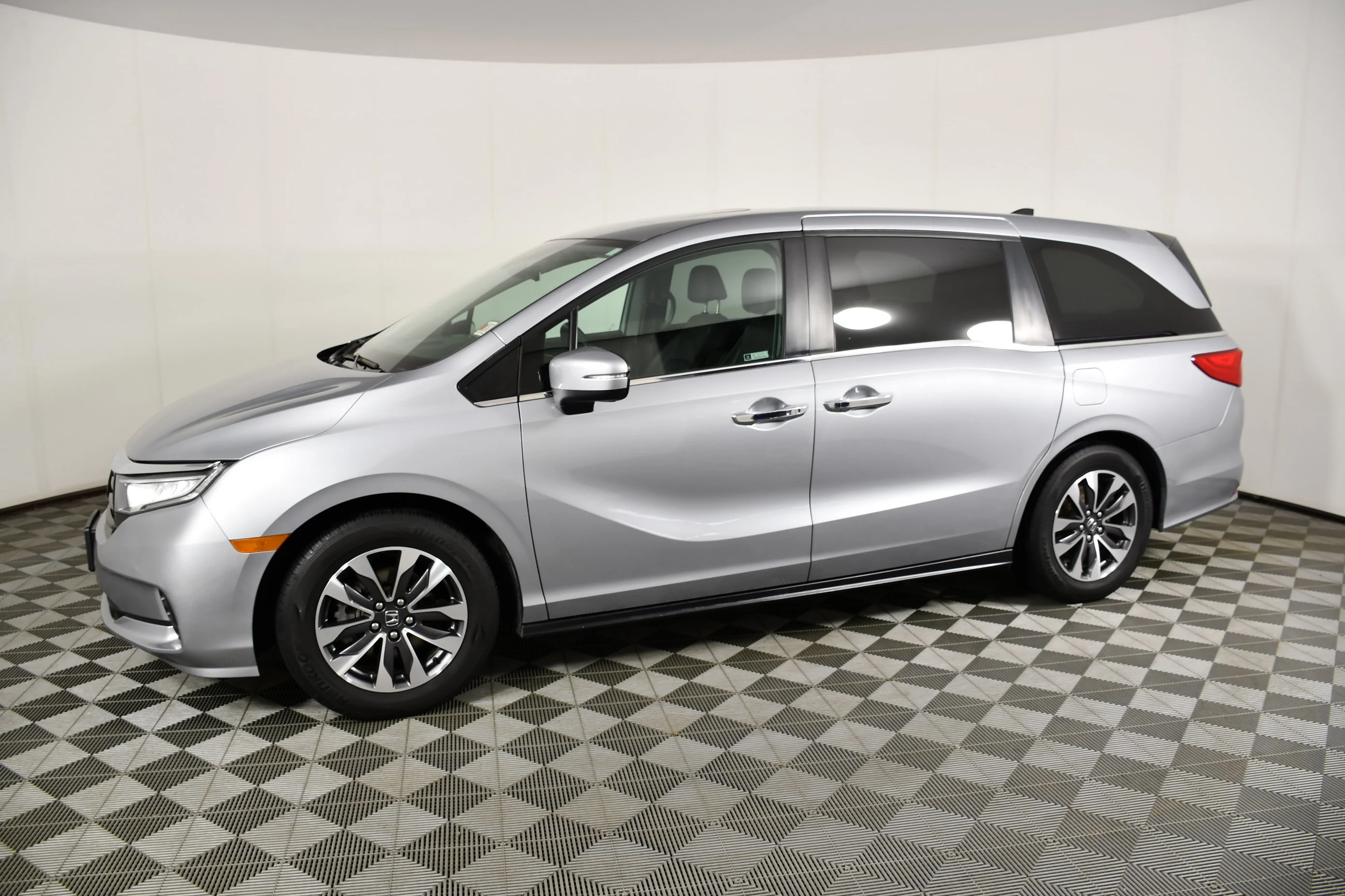 Used 2022 Lunar Silver Metallic Honda EX-L image 9