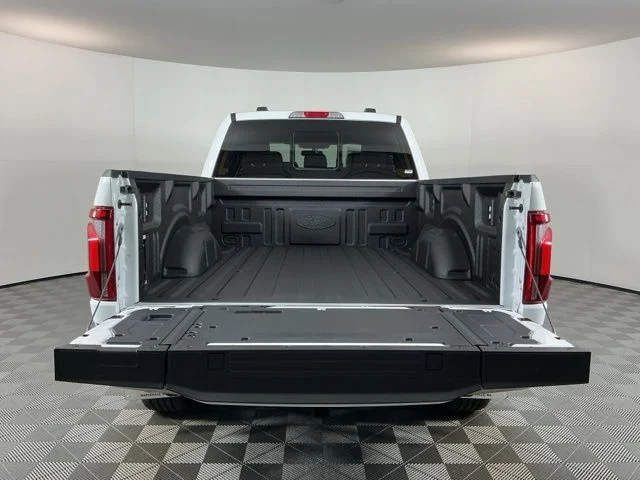 New 2025 Oxford White Ford Lariat image 8