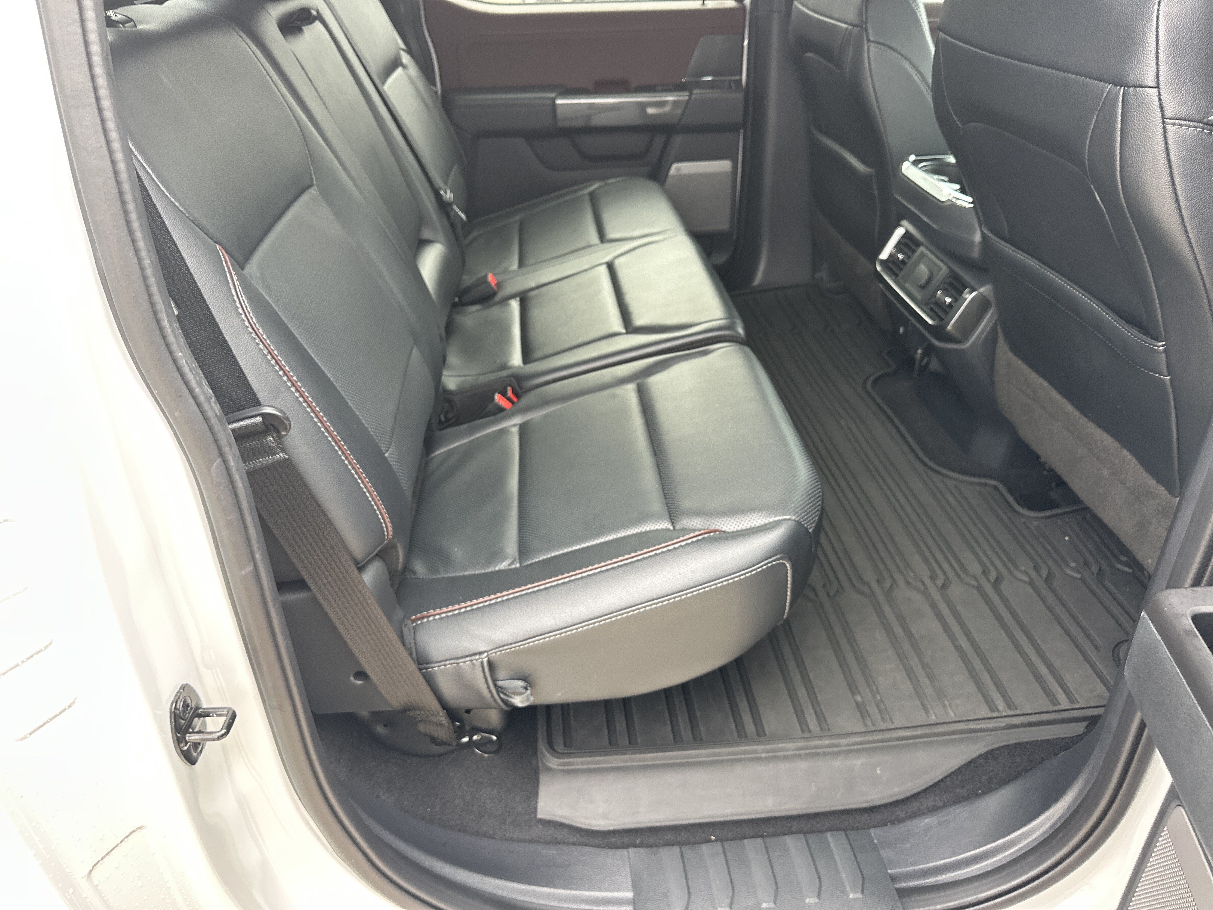 Used 2023 Oxford White Ford Lariat image 16